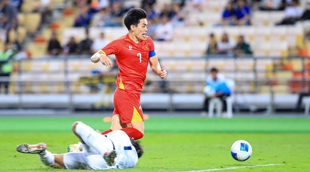 Đình Bắc lỡ hẹn lễ Quả bóng vàng Việt Nam 2025 vì cùng U23 Việt Nam sang Qatar 5 Đình Bắc là ứng viên số một cho Quả bóng Vàng